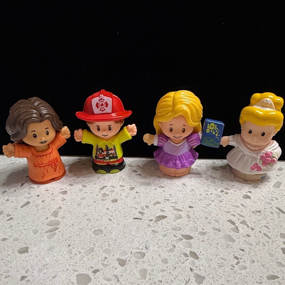 Fisher Price Little People Girls Disney Princess bride Fireman 4pc collectible